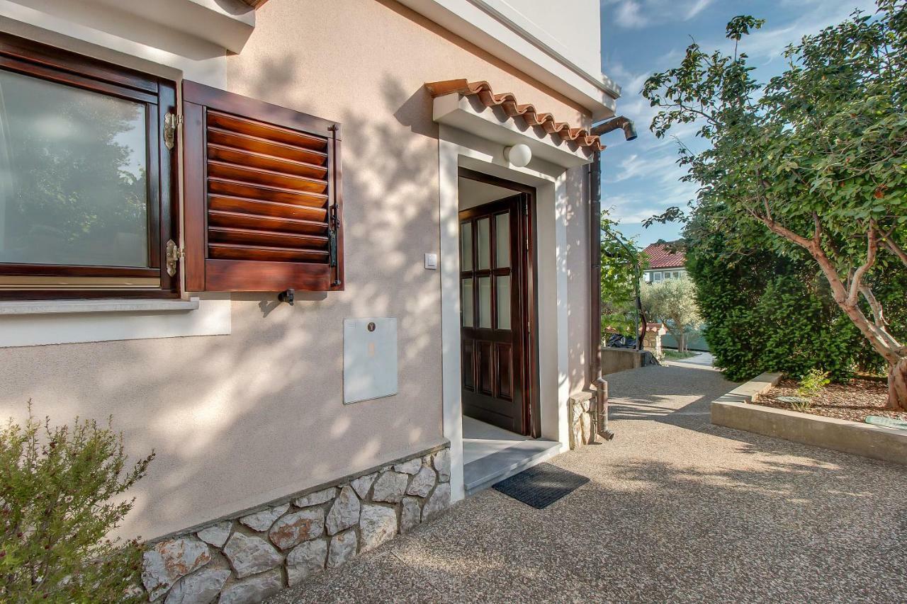 Apartment Simona Mali Losinj Bagian luar foto