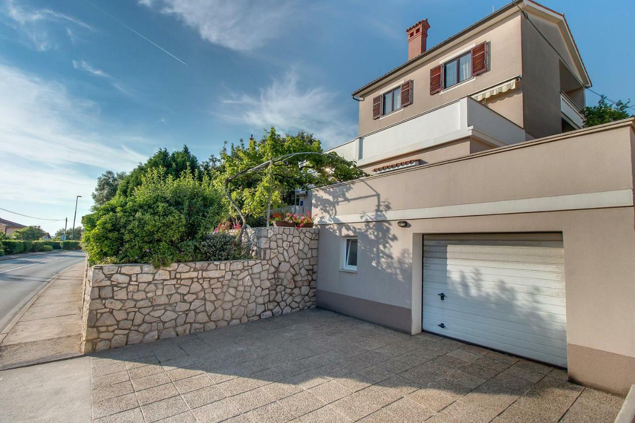 Apartment Simona Mali Losinj Bagian luar foto