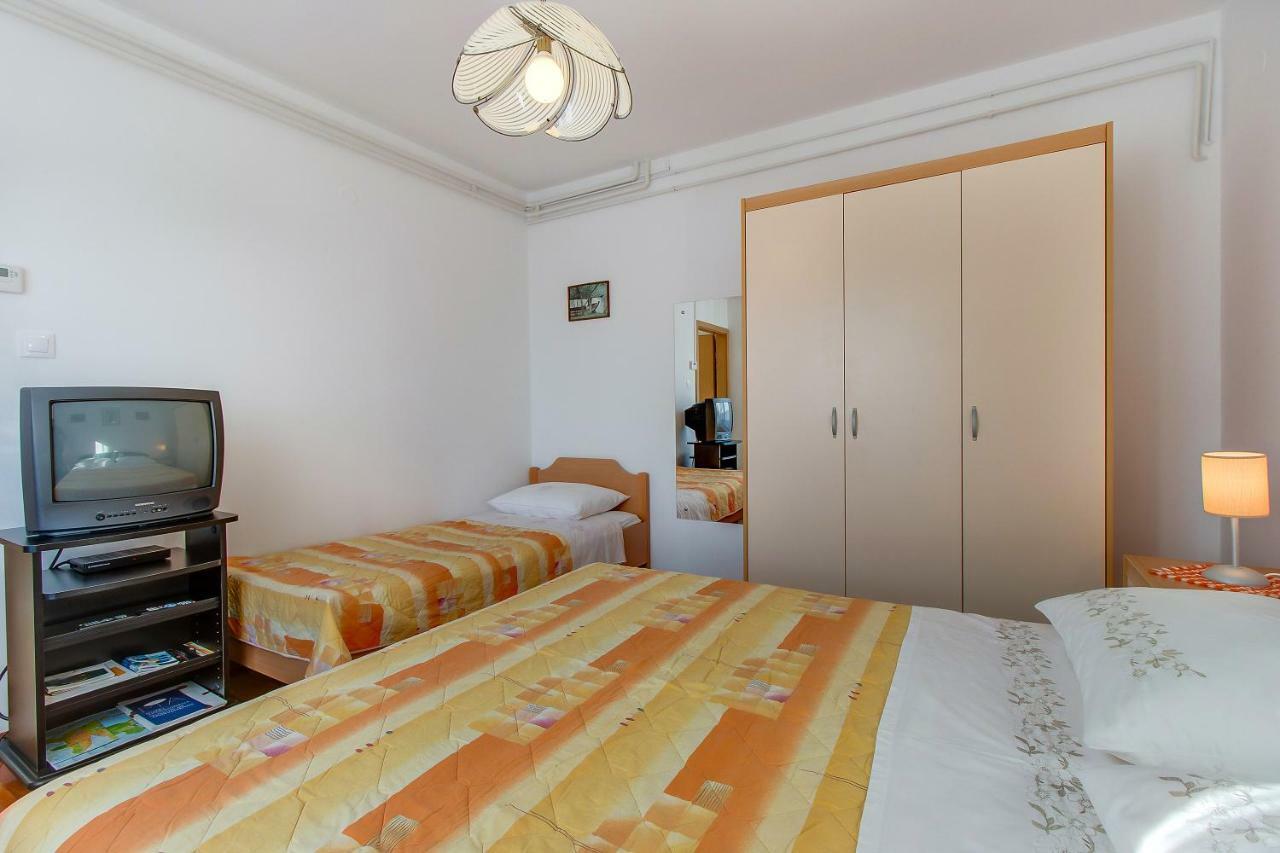 Apartment Simona Mali Losinj Bagian luar foto
